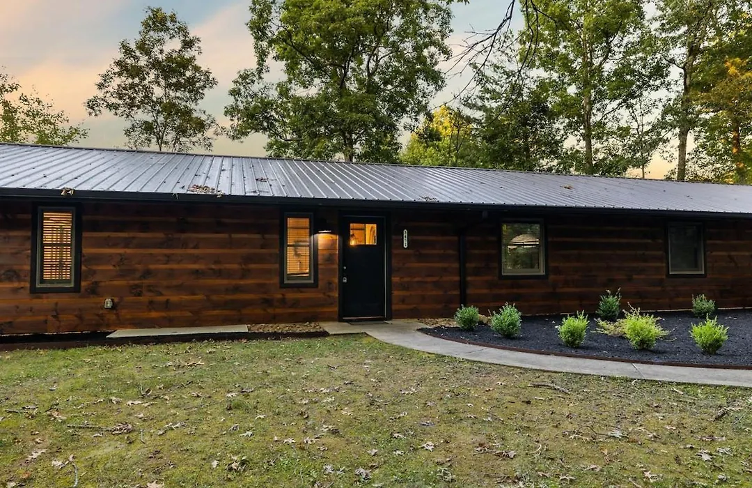 Honeybear Hideaways - Spacious Family-Friendly Cabin With Hot Tub, Game Room And Fire Pit-1