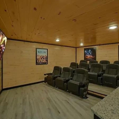 Honeybear Hideaways - Spacious Family-Friendly Cabin With Hot Tub, Game Room And Fire Pit-3